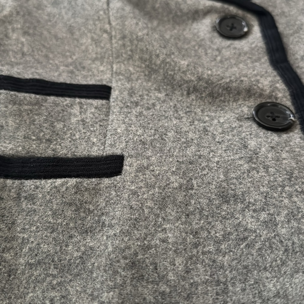 **J. Crew Gray Blazer with Notched Lapels and Structured Shoulders - Picture 4 of 7